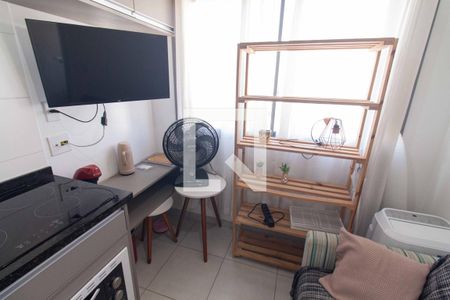 Sala, cozinha e área de serviço de apartamento para alugar com 1 quarto, 25m² em Vila Clementino, São Paulo