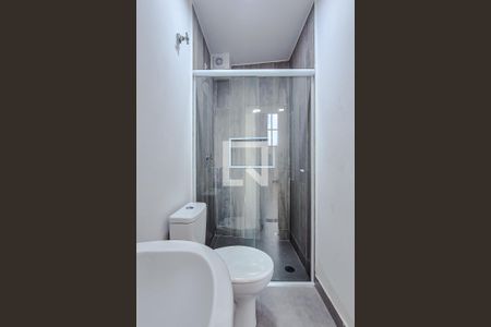Banheiro de kitnet/studio para alugar com 1 quarto, 35m² em Vila Anglo Brasileira, São Paulo