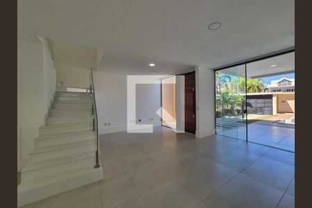 Casa de Condomínio para alugar com 3 quartos, 334m² em Recreio dos Bandeirantes, Rio de Janeiro