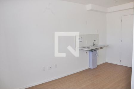 Kitnet / studio - Quarto de kitnet/studio para alugar com 1 quarto, 17m² em Jardim Jaragua, São Paulo