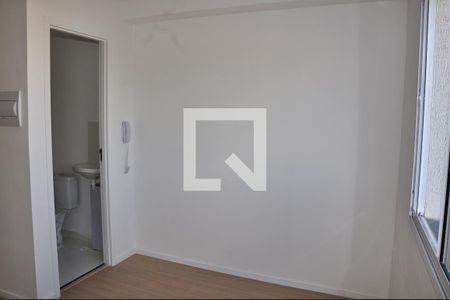 Kitnet / studio - Quarto de kitnet/studio para alugar com 1 quarto, 17m² em Jardim Jaragua, São Paulo