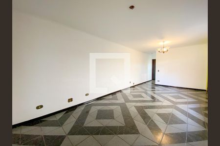 Casa à venda com 5 quartos, 250m² em Vila Ipojuca, São Paulo