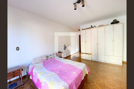 Casa à venda com 5 quartos, 250m² em Vila Ipojuca, São Paulo