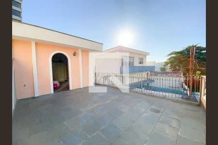 Casa à venda com 5 quartos, 250m² em Vila Ipojuca, São Paulo