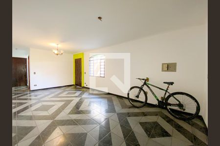 Casa à venda com 5 quartos, 250m² em Vila Ipojuca, São Paulo