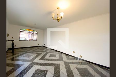 Casa à venda com 5 quartos, 250m² em Vila Ipojuca, São Paulo