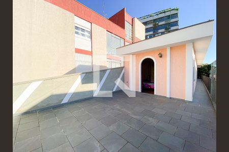 Casa à venda com 5 quartos, 250m² em Vila Ipojuca, São Paulo