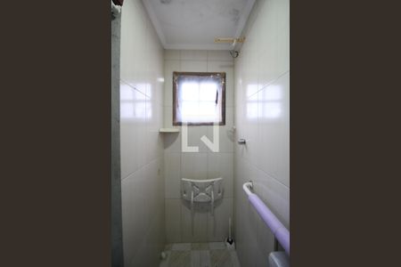 Banheiro da Suíte 1 de casa à venda com 6 quartos, 117m² em Jardim Tres Irmaos, Taboão da Serra