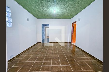 Casa para alugar com 3 quartos, 200m² em Jardim Iracema, São Paulo