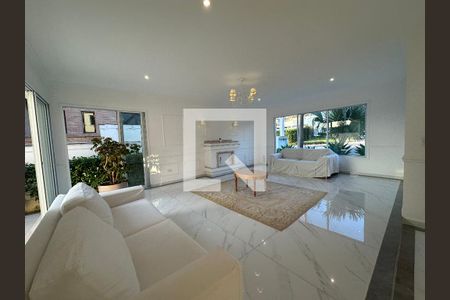 Sala de casa de condomínio para alugar com 4 quartos, 450m² em Morada das Flores (aldeia da Serra), Barueri