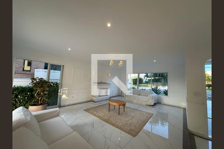 Sala de casa de condomínio para alugar com 4 quartos, 450m² em Morada das Flores (aldeia da Serra), Barueri