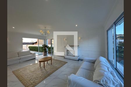 Sala de casa de condomínio para alugar com 4 quartos, 450m² em Morada das Flores (aldeia da Serra), Barueri