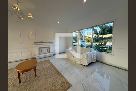 Sala de casa de condomínio para alugar com 4 quartos, 450m² em Morada das Flores (aldeia da Serra), Barueri