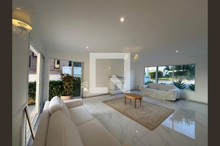 Sala de casa de condomínio para alugar com 4 quartos, 450m² em Morada das Flores (aldeia da Serra), Barueri