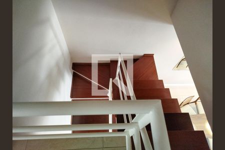 Escada de casa para alugar com 3 quartos, 150m² em Vila Carrão, São Paulo