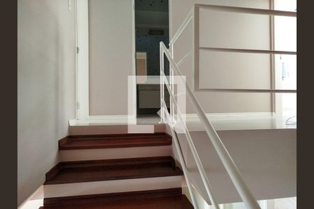 Escada de casa para alugar com 3 quartos, 150m² em Vila Carrão, São Paulo