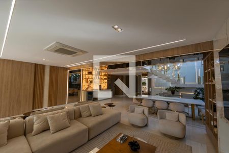 Sala de casa de condomínio à venda com 4 quartos, 740m² em Alphaville Empresarial, Barueri