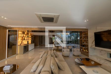 Sala de casa de condomínio à venda com 4 quartos, 740m² em Alphaville Empresarial, Barueri