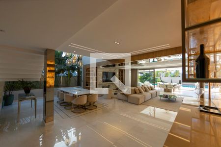 Sala de casa de condomínio à venda com 4 quartos, 740m² em Alphaville Empresarial, Barueri