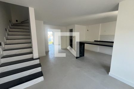 Casa à venda com 3 quartos, 188m² em Jardim Guanabara, Rio de Janeiro