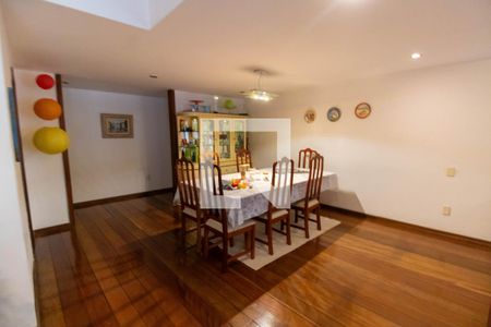 Casa de Condomínio à venda com 5 quartos, 362m² em Pendotiba, Niterói
