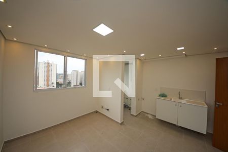 Sala/cozinha de apartamento para alugar com 2 quartos, 35m² em Vila Antonieta, São Paulo
