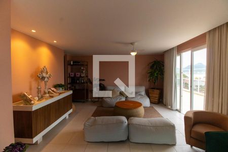 Sala de apartamento à venda com 3 quartos, 202m² em Piratininga, Niterói