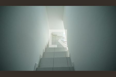 Escada de casa para alugar com 2 quartos, 90m² em Vila Lucinda, Santo André