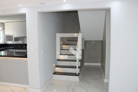 Casa de Condomínio para alugar com 4 quartos, 140m² em Jardim Belizário, Cotia