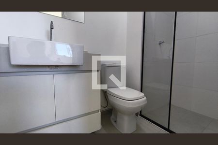 Banheiro de kitnet/studio para alugar com 1 quarto, 23m² em Aclimação, São Paulo