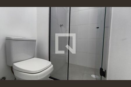 Banheiro de kitnet/studio para alugar com 1 quarto, 23m² em Aclimação, São Paulo