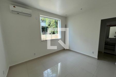 quarto 1 de casa para alugar com 3 quartos, 200m² em Jardim Guanabara, Rio de Janeiro