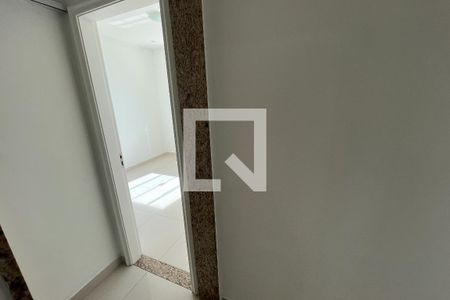 corredor de casa para alugar com 3 quartos, 200m² em Jardim Guanabara, Rio de Janeiro