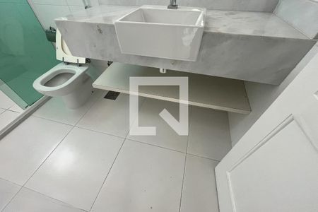 banheiro 1 de casa para alugar com 3 quartos, 200m² em Jardim Guanabara, Rio de Janeiro