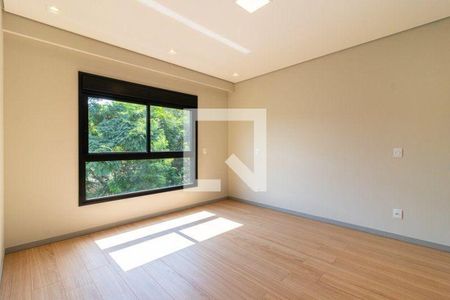 Casa à venda com 4 quartos, 309m² em Suru, Barueri