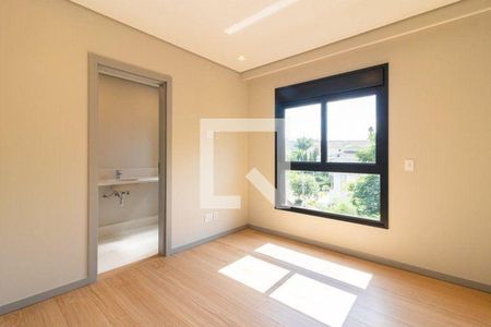 Casa à venda com 4 quartos, 309m² em Suru, Barueri