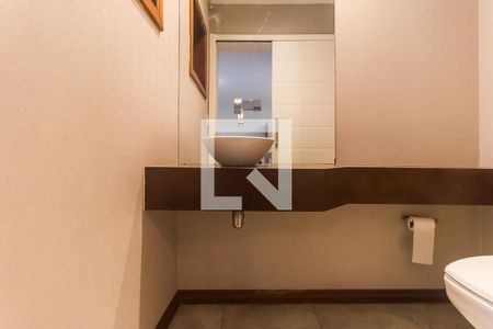Lavabo de casa de condomínio para alugar com 3 quartos, 270m² em Vila Oliveira, Mogi das Cruzes