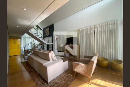 Casa de Condomínio à venda com 3 quartos, 270m² em Ingaí, Barueri