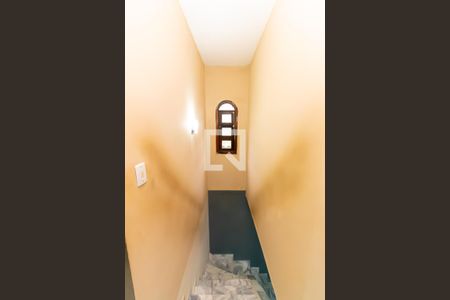 Escada de casa para alugar com 3 quartos, 120m² em Parque dos Bancarios, São Paulo