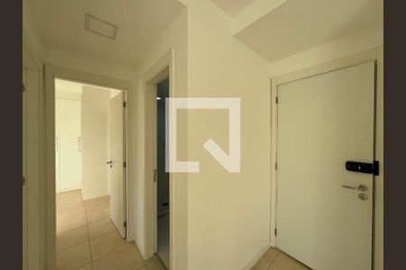 Corredor de apartamento para alugar com 2 quartos, 68m² em Recreio dos Bandeirantes, Rio de Janeiro
