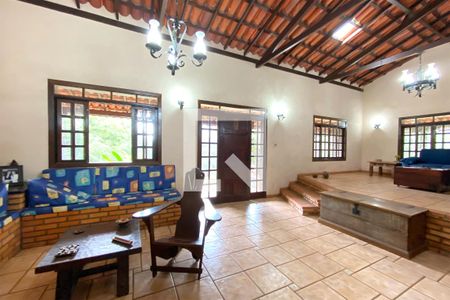 Sala de casa de condomínio à venda com 3 quartos, 278m² em Casa Branca, Brumadinho