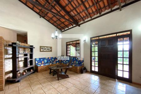 Sala de casa de condomínio à venda com 3 quartos, 278m² em Casa Branca, Brumadinho