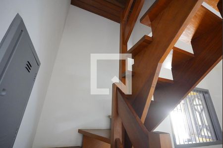 Acesso dormitórios  de casa à venda com 2 quartos, 135m² em Santana, Porto Alegre