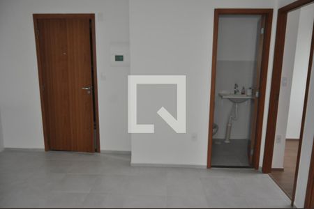 Sala/cozinha de apartamento para alugar com 2 quartos, 36m² em Del Castilho, Rio de Janeiro