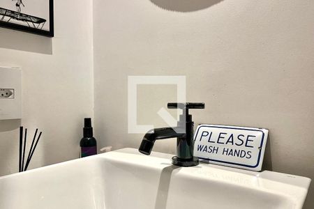 Lavabo de apartamento para alugar com 2 quartos, 77m² em Jardim Prudência, São Paulo