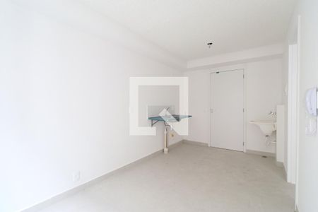 Sala/Cozinha/Area de Serviço de apartamento para alugar com 1 quarto, 28m² em Parque Industrial Tomas Edson, São Paulo