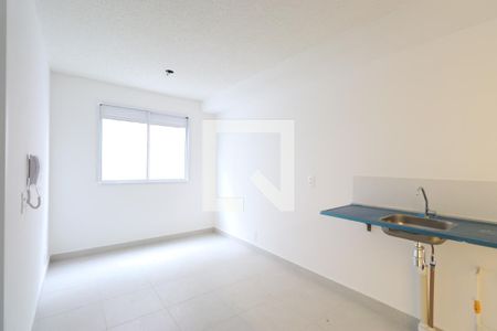 Sala/Cozinha/Area de Serviço de apartamento para alugar com 1 quarto, 28m² em Parque Industrial Tomas Edson, São Paulo