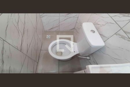 Banheiro de casa para alugar com 1 quarto, 35m² em Jardim Primeiro de Maio (chacara Fazendinha), Osasco