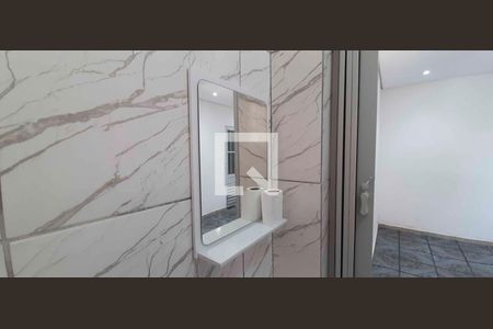 Banheiro de casa para alugar com 1 quarto, 35m² em Jardim Primeiro de Maio (chacara Fazendinha), Osasco