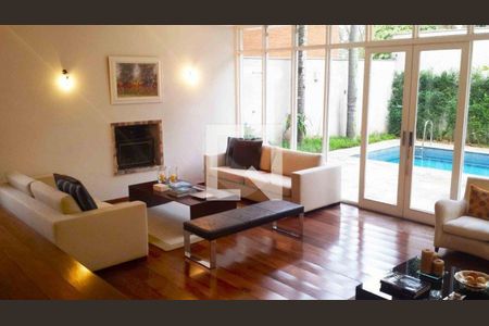 Casa à venda com 4 quartos, 366m² em Jardim Marajoara, São Paulo
